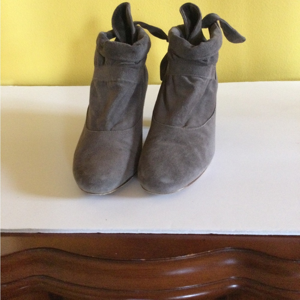 Boutique 9 gray suede ankle boot in size 10.